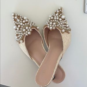Vita Grace size 39 pearl & cream kitten heel